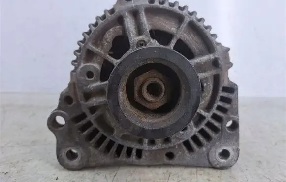 Volkswagen Golf III Generator/alternator 