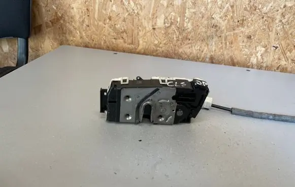 Mercedes-Benz E W212 Front door lock A2047203035