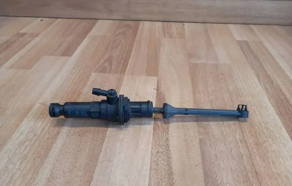 Renault Laguna III Clutch master cylinder 306100032R