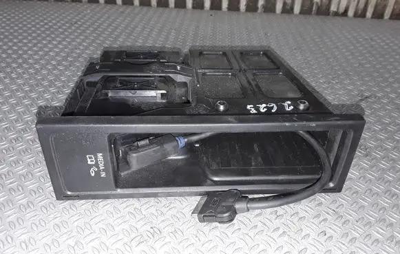 Volkswagen PASSAT B7 Head unit multimedia control 5N0035344D 5N0035342E