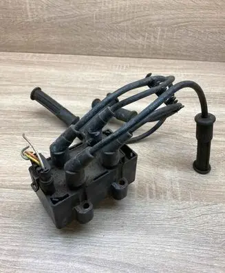 Renault Clio III High voltage ignition coil 7700873701 7700274008