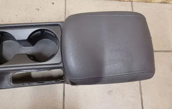 Volvo V50 Center console 33374M 8687408