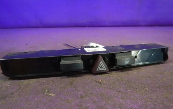 Opel Zafira B Hazard light switch