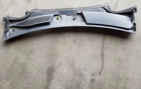 Mercedes-Benz CLA C117 X117 W117 Wiper trim A1768300013