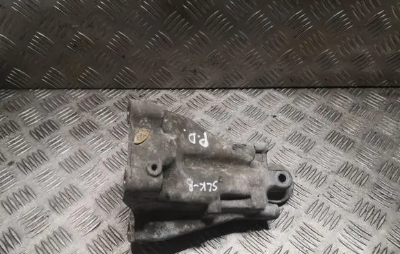 Mercedes-Benz SLK R172 Engine mounting bracket 6512234104 A6512234104