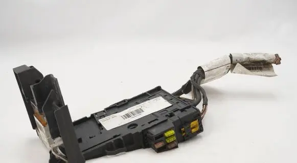 Peugeot 3008 I Fuse module 9666527580 28236841