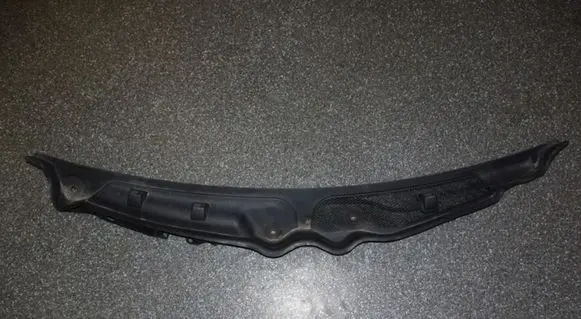 Windshield trim