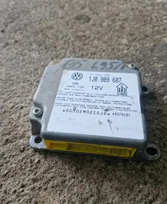 Volkswagen PASSAT B5 Airbag control unit/module 1J0909607 48970201 5WK4199