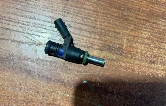 Mercedes-Benz B W245 Fuel injector A0000788749
