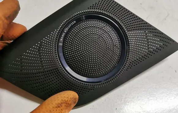 Side speaker trim/cover