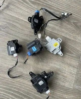 KIA Pro Cee'd III Air flap motor/actuator EA1F0EDFAD02 D332EDFAA02