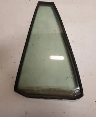 Toyota RAV 4 (XA20) Rear vent window glass 6818942020