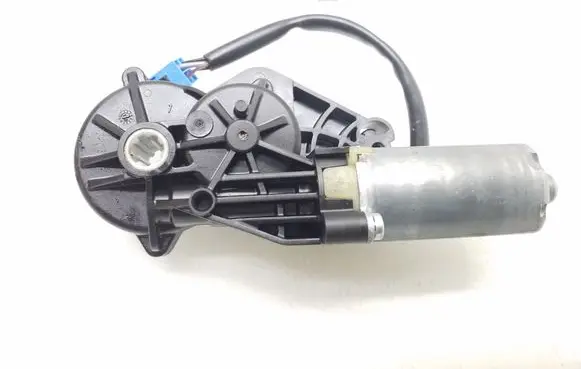 Mercedes-Benz E W212 Seat adjustment motor 825843704 0390203368