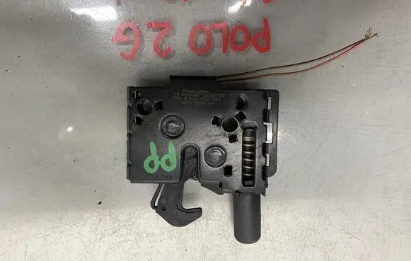 Volkswagen Polo VI Engine bonnet/hood lock/catch