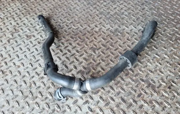 Volkswagen Tiguan Engine coolant pipe/hose 5Q0122291AQ 5N0121087G