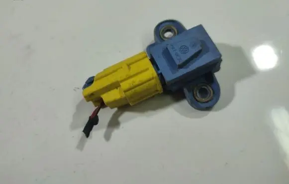 Volkswagen PASSAT B6 Airbag deployment crash/impact sensor 1K0955557A