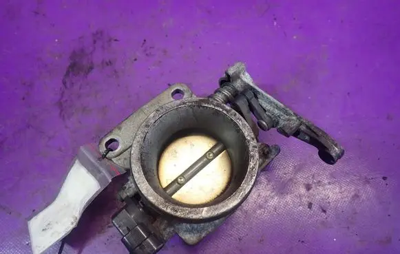 Renault Megane I Throttle body valve 72737000
