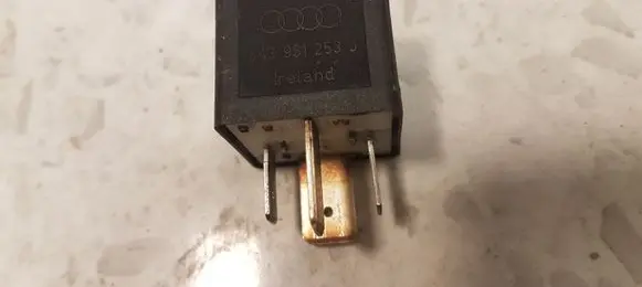 Audi A6 S6 C5 4B Other relay 899511000 443951253J