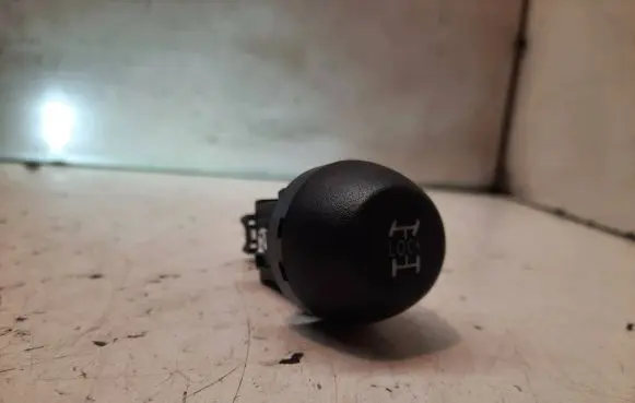 Toyota RAV 4 (XA30) Differential lock switch 15B116