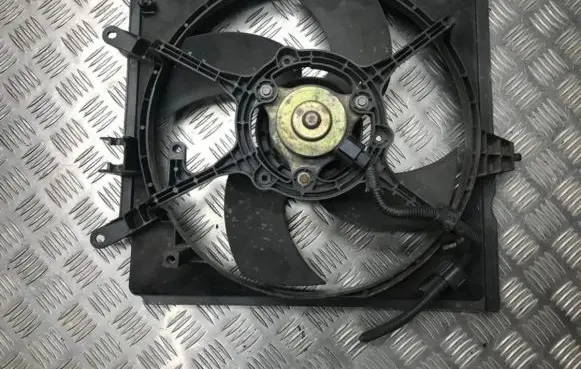 Mitsubishi Carisma Radiator cooling fan shroud