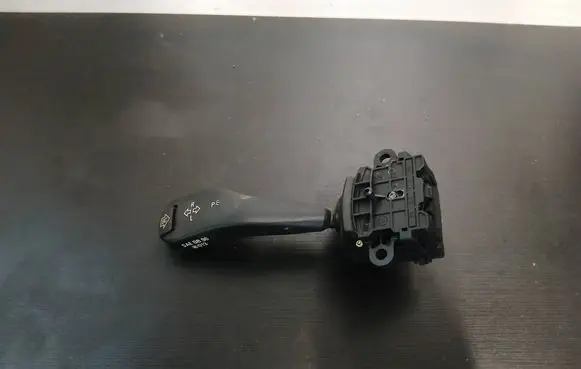 BMW 5 E39 Indicator stalk 8363668M 01104010