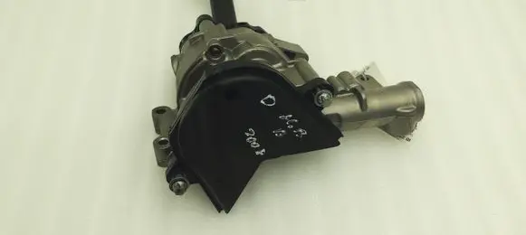 Mercedes-Benz A W169 Oil pump 6401810401
