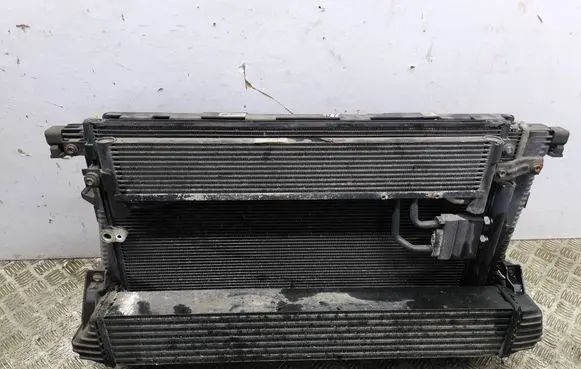 Jeep Cherokee Radiator set 52014618AE