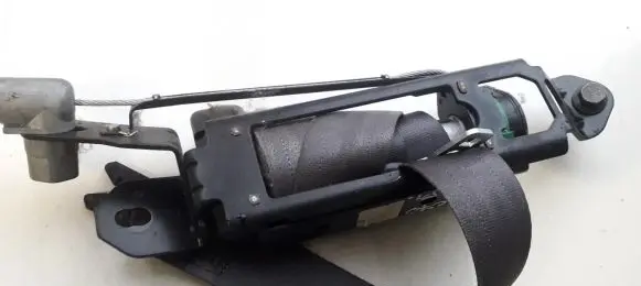 Volvo V70 Front seatbelt 8665872