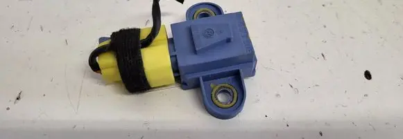 Volkswagen Golf V Airbag deployment crash/impact sensor 1K0955557B 02344S0TVUWT 02344S0TUUWT