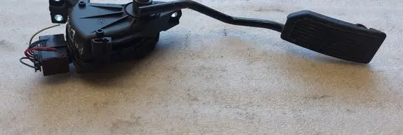 Nissan Primera Accelerator throttle pedal 18002AU410