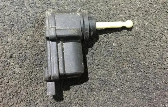 Ford Mondeo MK I Headlight level adjustment motor 94bg13k198aa 5gb