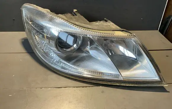 Skoda Octavia Mk2 (1Z) Headlight/headlamp 