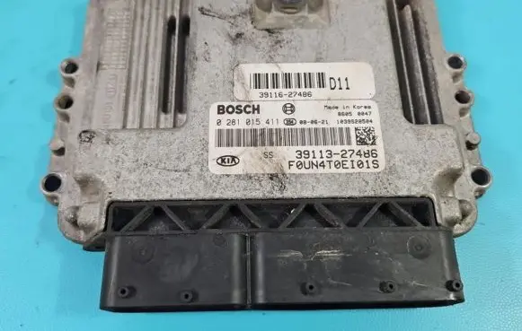 KIA Carens II Engine control unit/module ECU 0281015411 IMPRK1359869