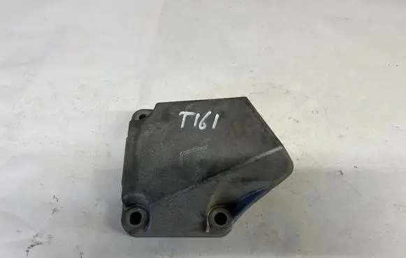 Engine mounting bracket