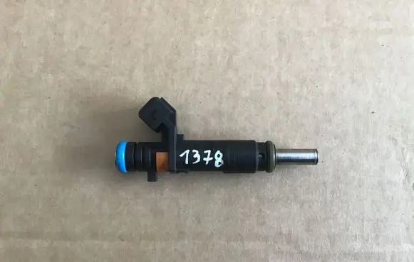 Opel Insignia A Fuel injector 55353806 A180A00374
