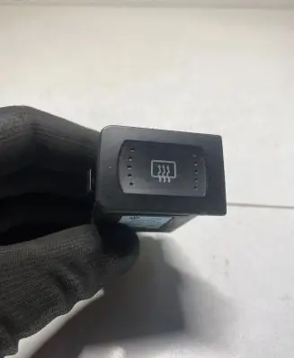 Volkswagen Golf IV Windscreen/window heater switch 1J0959621C