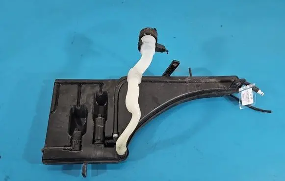 Maserati Quattroporte Windshield washer fluid reservoir/tank 670001648 IMPRK1533538