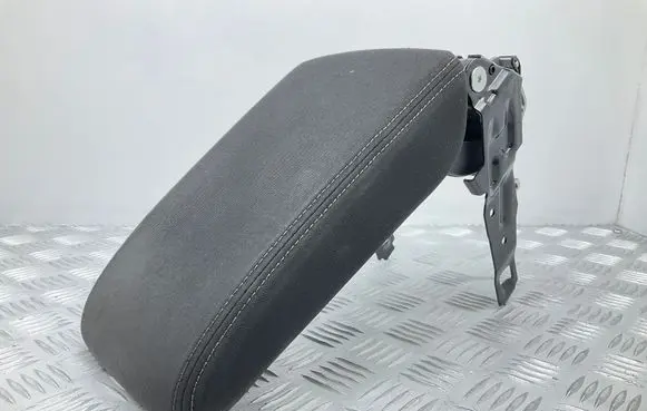 Volkswagen PASSAT B8 Armrest 3G0864207