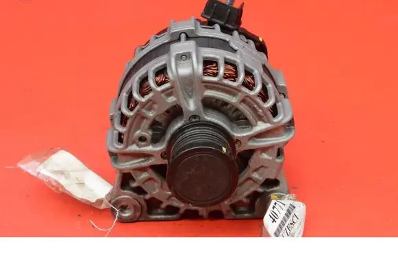 Dacia Sandero Generator/alternator 231007769RB
