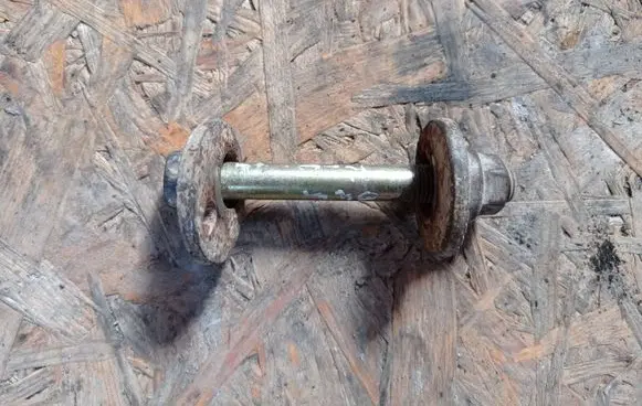 Toyota RAV 4 (XA20) Rear suspension camber bolt 