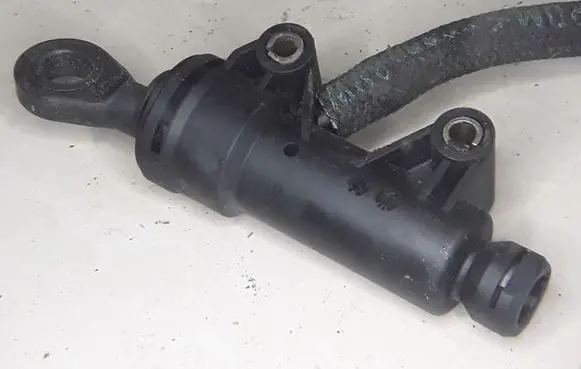 BMW 5 E39 Clutch master cylinder 21521165010