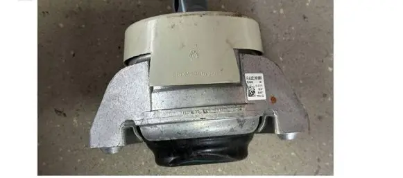 Mercedes-Benz S AMG W222 Engine mount vacuum valve A2222405800