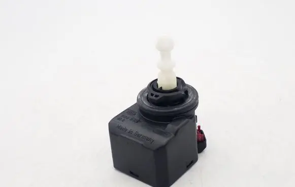 Ford Focus C-MAX Headlight level adjustment motor 00883010