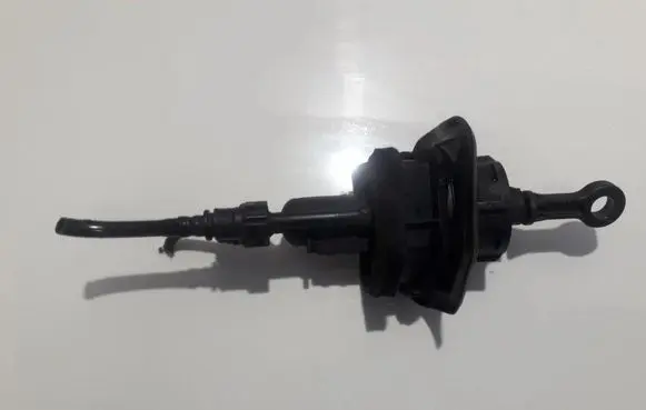 Ford Mondeo MK IV Clutch master cylinder 6g917a543bb 6g91-7a543-bb