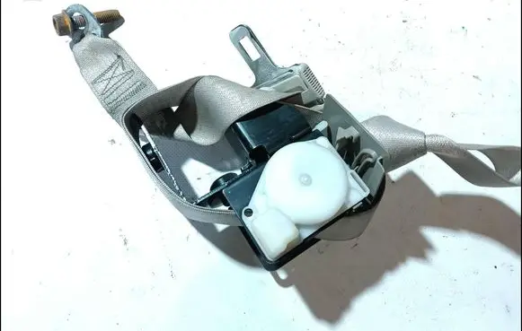 Cadillac DeVille Middle seatbelt (rear)
