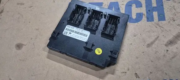 Skoda Octavia Mk2 (1Z) Comfort/convenience module 1K0937087J 5DK00965406