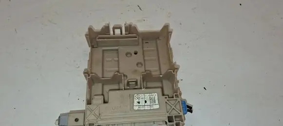 Citroen C1 Fuse module 6D291390 821300H030 1677