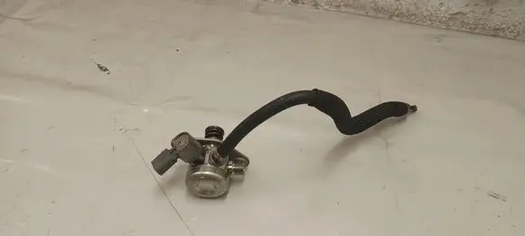 Mercedes-Benz A W176 Fuel injection high pressure pump A1330700001