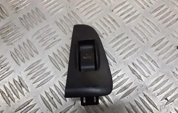 Toyota Avensis T250 Quarter vent window switch 74272-05020