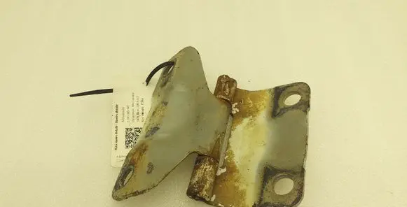 Mitsubishi L200 Tailgate hinge 
